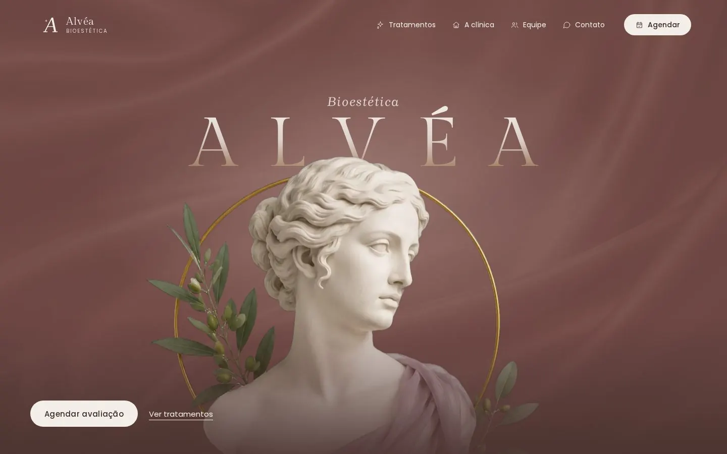 O site Alvéa Bioestética no computador