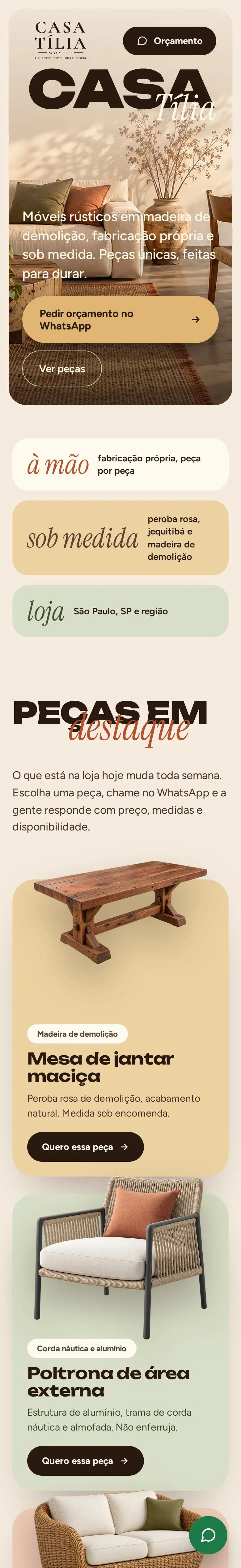 O site Casa Tília Móveis no celular, rolando